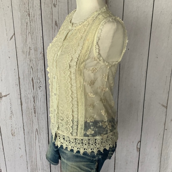 Women’s Freeway Lace Button-Front Tank Top - Picture 3 of 7